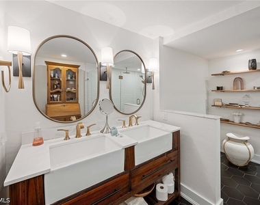555 Park Shore Drive - Photo Thumbnail 20
