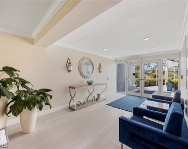 555 Park Shore Drive - Photo Thumbnail 3