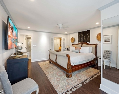 555 Park Shore Drive - Photo Thumbnail 17