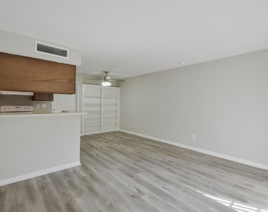 12905 Woodforest Boulevard - Photo Thumbnail 1