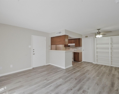 12905 Woodforest Boulevard - Photo Thumbnail 2