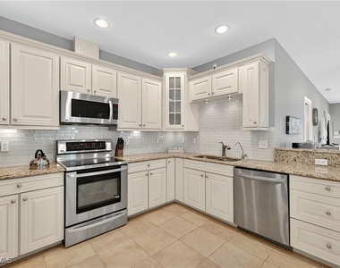 740 5th Avenue N - Photo Thumbnail 7
