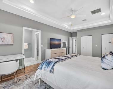 740 5th Avenue N - Photo Thumbnail 16