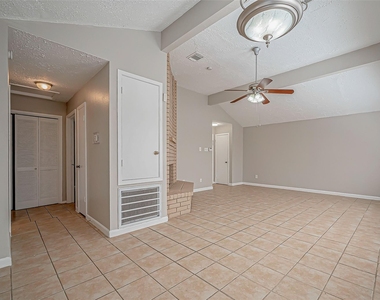 7111 Village Lake Drive - Photo Thumbnail 4
