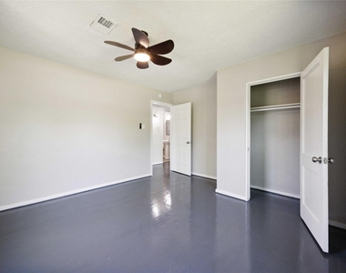 5206 Willow Glen Drive - Photo Thumbnail 11