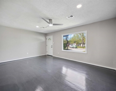 5206 Willow Glen Drive - Photo Thumbnail 2