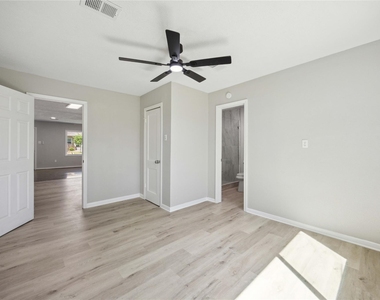 5206 Willow Glen Drive - Photo Thumbnail 8