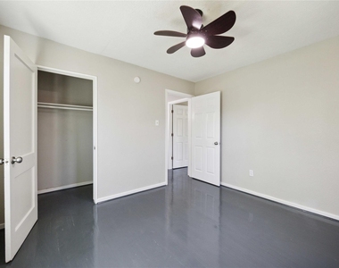 5206 Willow Glen Drive - Photo Thumbnail 12