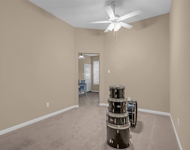 2919 Whitman Drive - Photo Thumbnail 6
