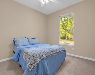 2919 Whitman Drive - Photo Thumbnail 5