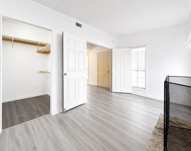 2529 Rio Grande Street - Photo Thumbnail 7