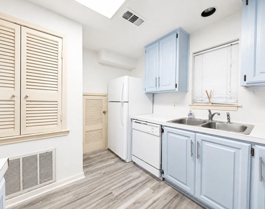 2529 Rio Grande Street - Photo Thumbnail 14