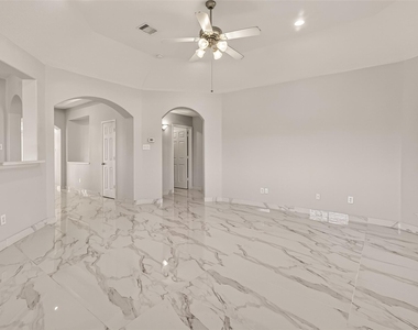 71 N Forrest Avenue - Photo Thumbnail 7