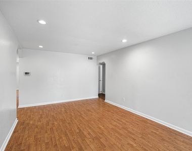 12633 Memorial Drive - Photo Thumbnail 5