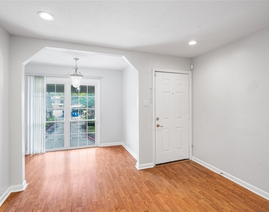 12633 Memorial Drive - Photo Thumbnail 4