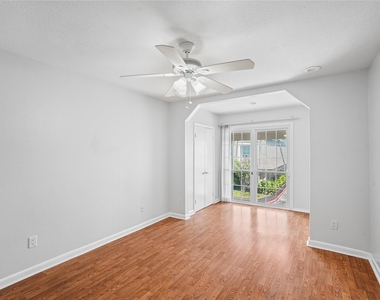 12633 Memorial Drive - Photo Thumbnail 8