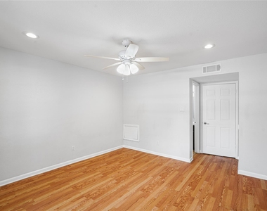 12633 Memorial Drive - Photo Thumbnail 16