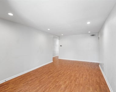 12633 Memorial Drive - Photo Thumbnail 9