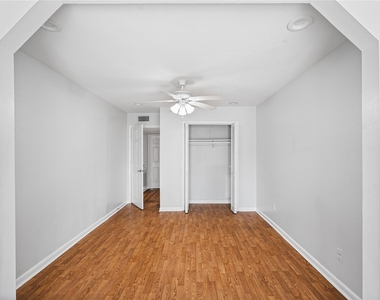12633 Memorial Drive - Photo Thumbnail 11