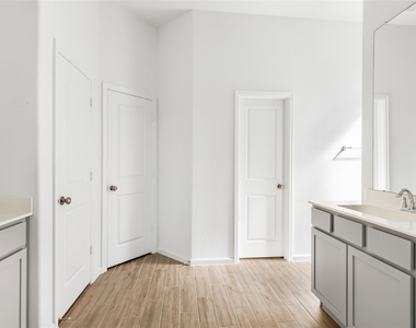 9423 Pelican Cliff Court - Photo Thumbnail 21