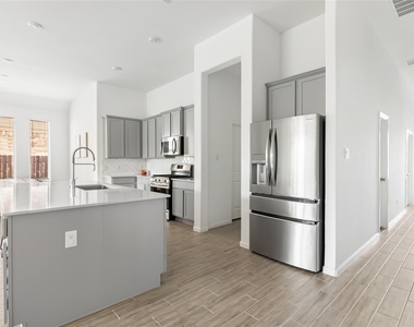 9423 Pelican Cliff Court - Photo Thumbnail 13