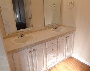 10131 Berrybriar Lane - Photo Thumbnail 4