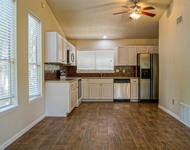 11 Canyon Oak Place - Photo Thumbnail 4