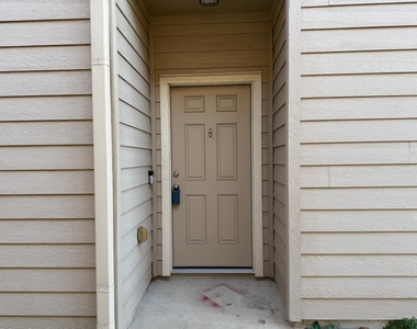 17134 Wilthorne Gardens Court - Photo Thumbnail 2