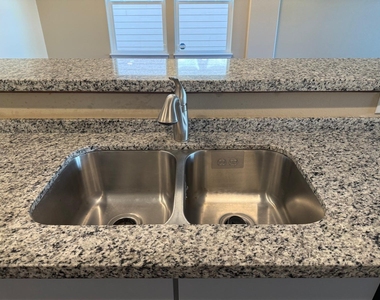 17134 Wilthorne Gardens Court - Photo Thumbnail 8
