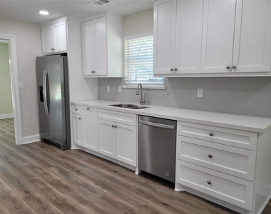 11926 Stillwater Drive - Photo Thumbnail 7