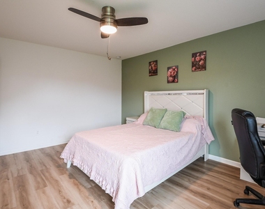 2728 Cadiz Bay Drive - Photo Thumbnail 16