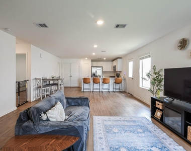 2728 Cadiz Bay Drive - Photo Thumbnail 5