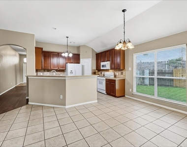 2918 Meridian Bay Lane - Photo Thumbnail 3