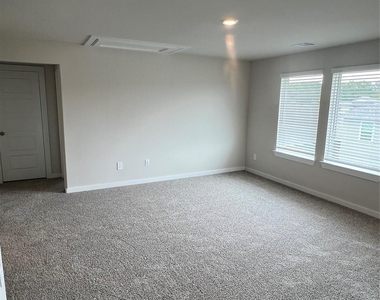 1722 Cayden Oak - Photo Thumbnail 35
