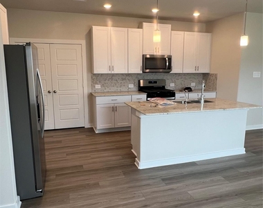 1722 Cayden Oak - Photo Thumbnail 10