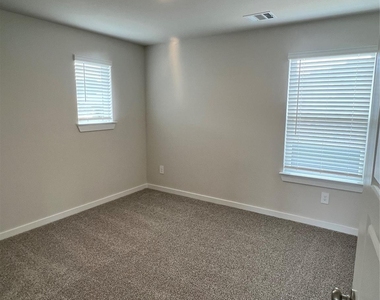 1722 Cayden Oak - Photo Thumbnail 33