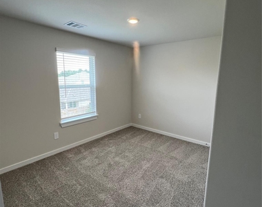 1722 Cayden Oak - Photo Thumbnail 27
