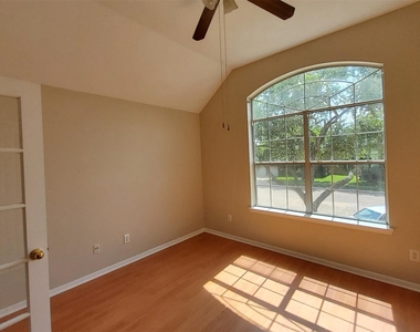 2707 Sun Beam Court - Photo Thumbnail 16