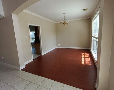 2707 Sun Beam Court - Photo Thumbnail 2