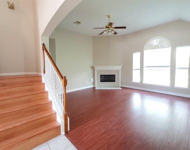 2707 Sun Beam Court - Photo Thumbnail 6