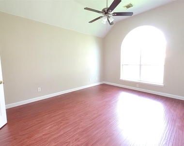 2707 Sun Beam Court - Photo Thumbnail 9