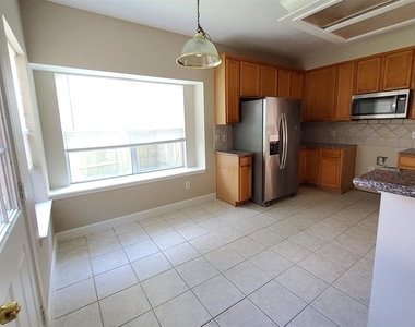2707 Sun Beam Court - Photo Thumbnail 4