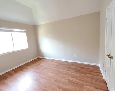 2707 Sun Beam Court - Photo Thumbnail 20