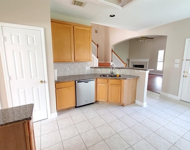 2707 Sun Beam Court - Photo Thumbnail 5