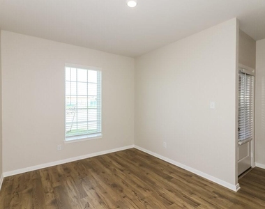 7626 Tipton Meadow Way - Photo Thumbnail 9