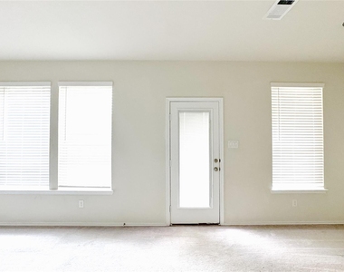 3123 Yukon Trace Drive - Photo Thumbnail 3