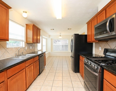 5007 Creekbridge Court - Photo Thumbnail 12
