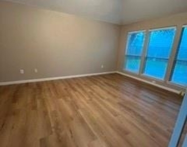 2239 Tourney Lane - Photo Thumbnail 13