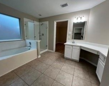 2239 Tourney Lane - Photo Thumbnail 16