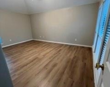 2239 Tourney Lane - Photo Thumbnail 12